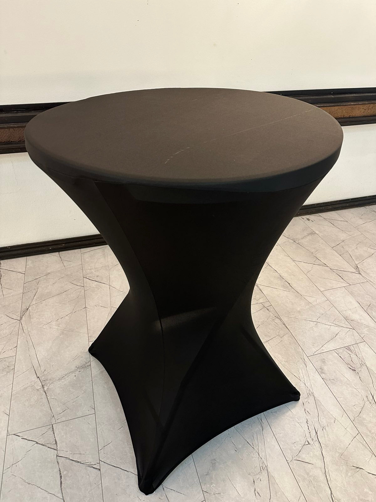 Покривка за коктейл. маса