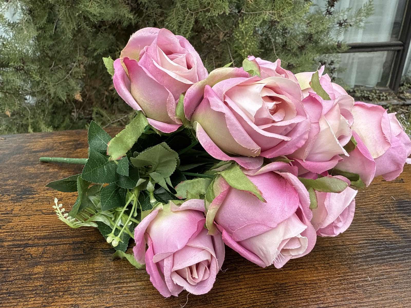 Роза 12 глави пепел