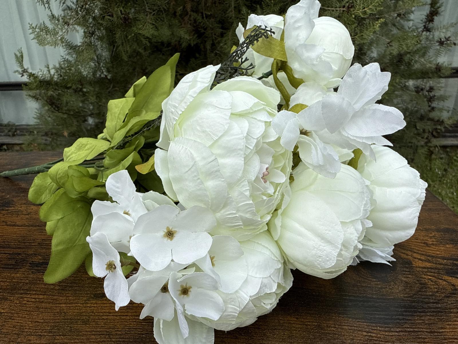 Едър божур смес.китка бледо зелен