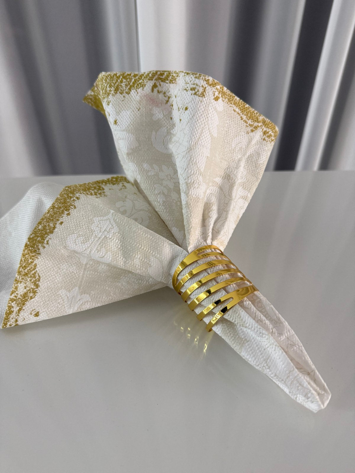 Пръстен за салфетки гривна