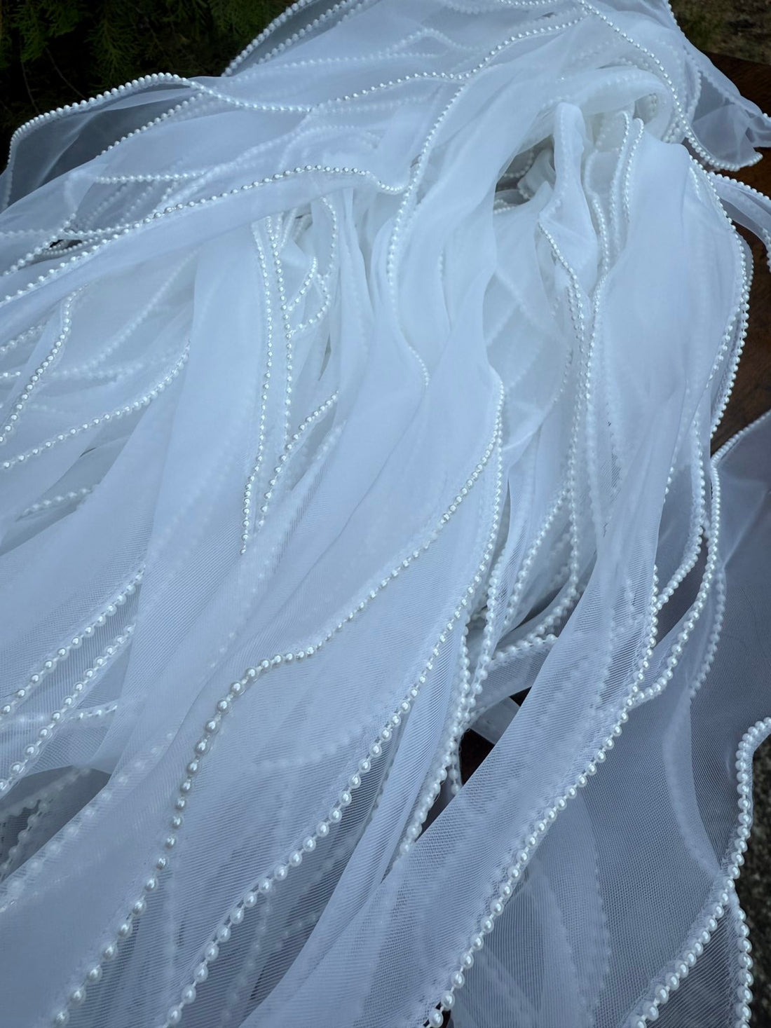 Бяла органза с перли