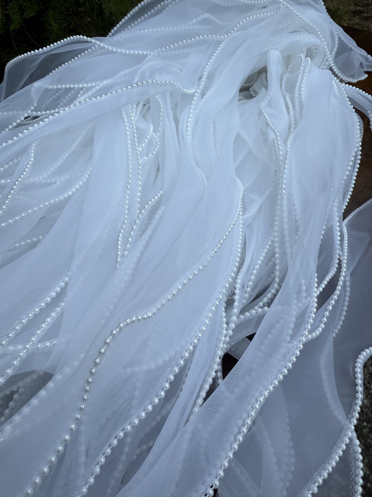 Бяла органза с перли