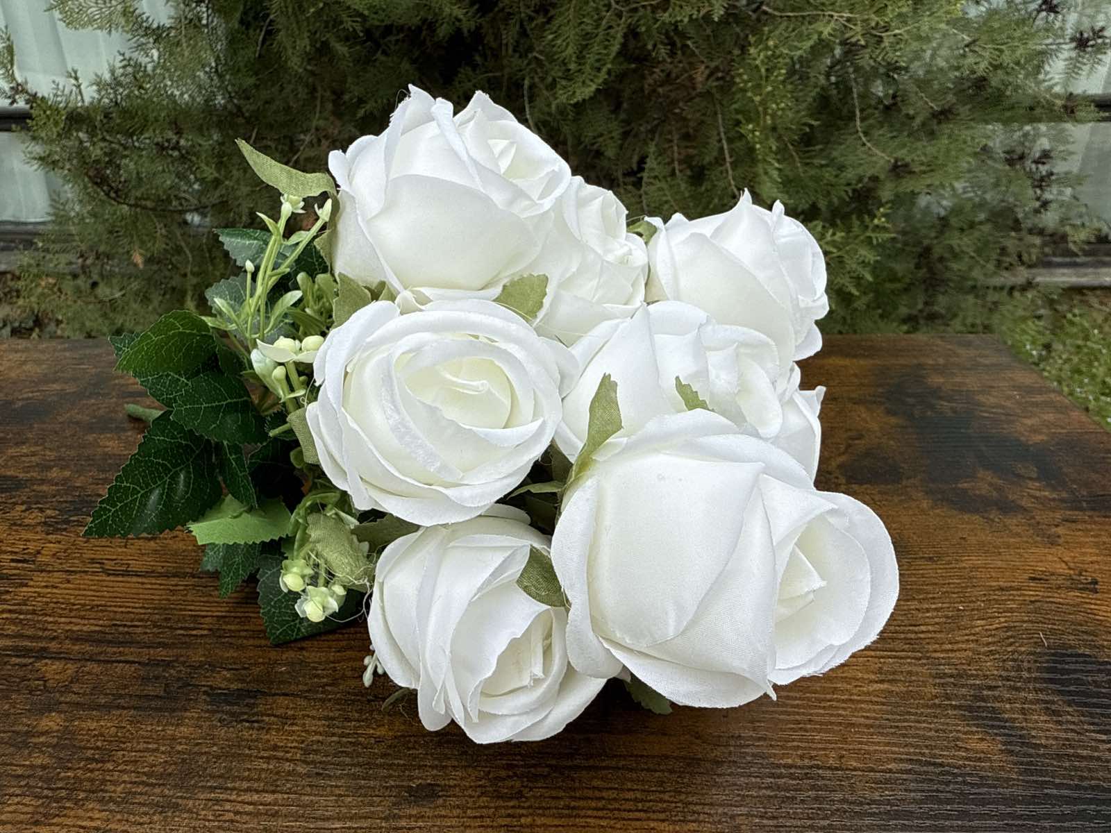 Роза 12 глави бяла