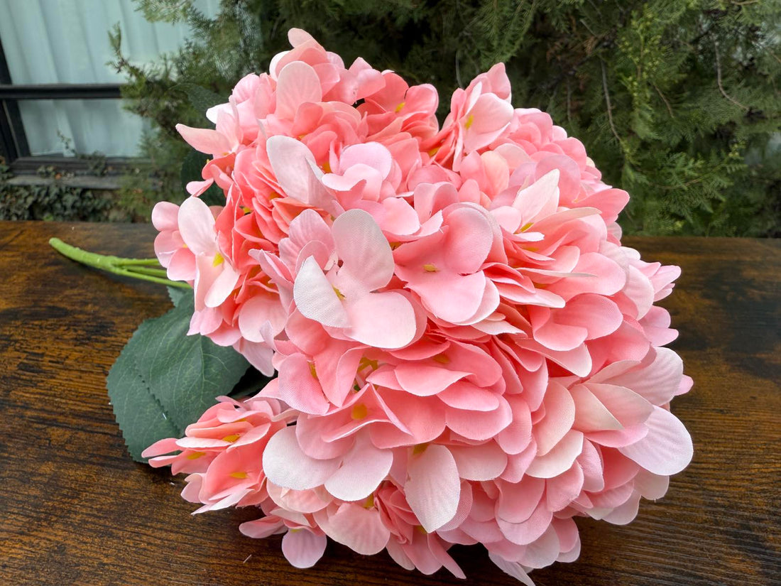 Букет ярка хортензия праскова