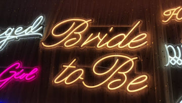 Светещ надпис bride to be