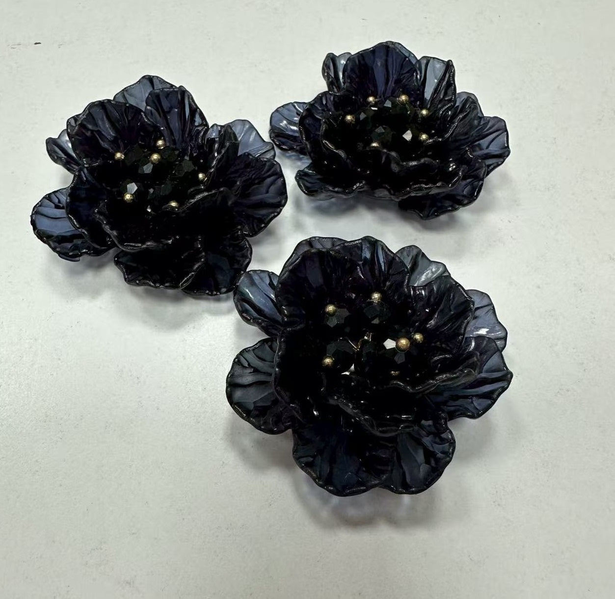 Брошка черно голямо цвете