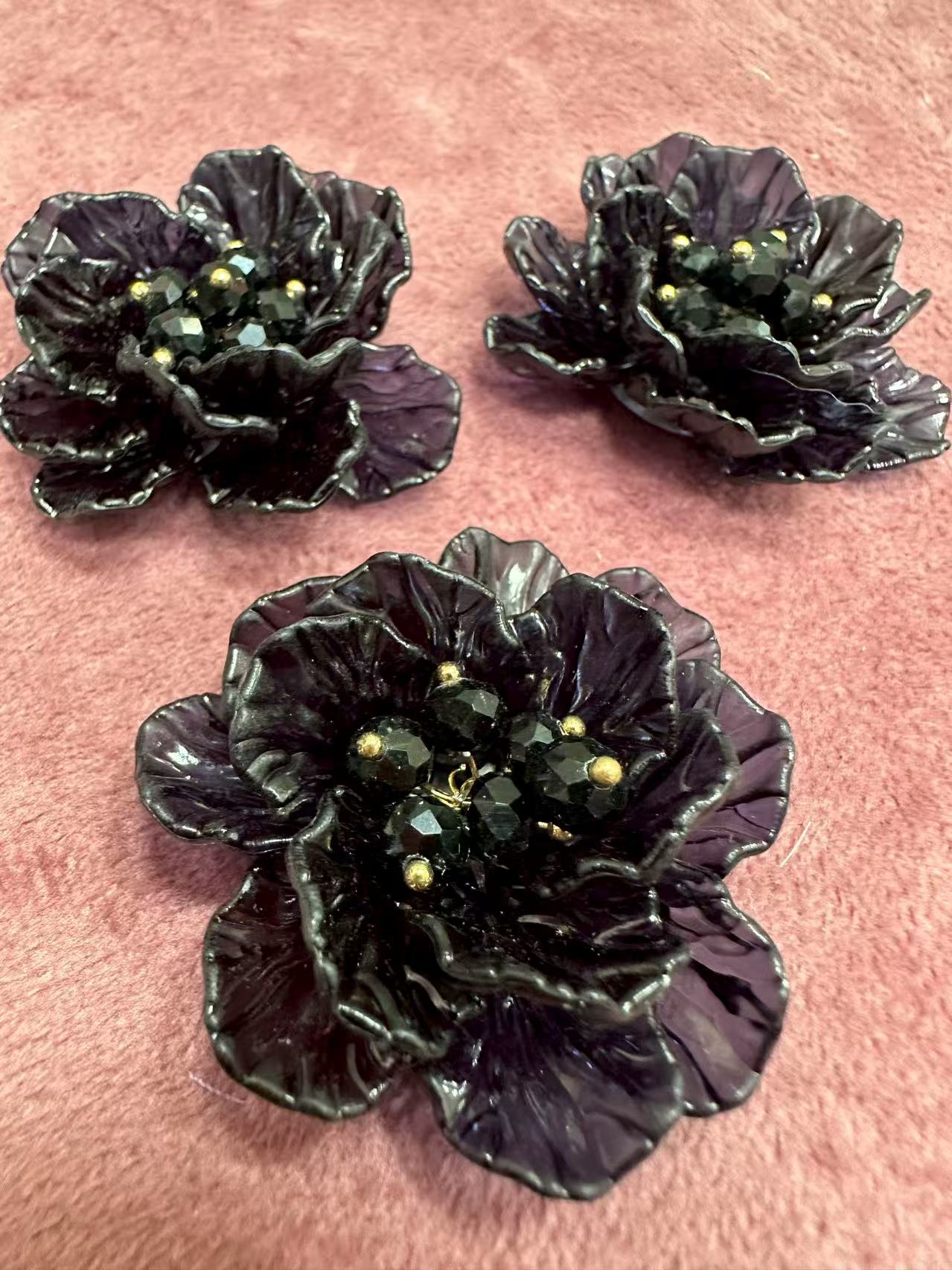 Брошка черно голямо цвете