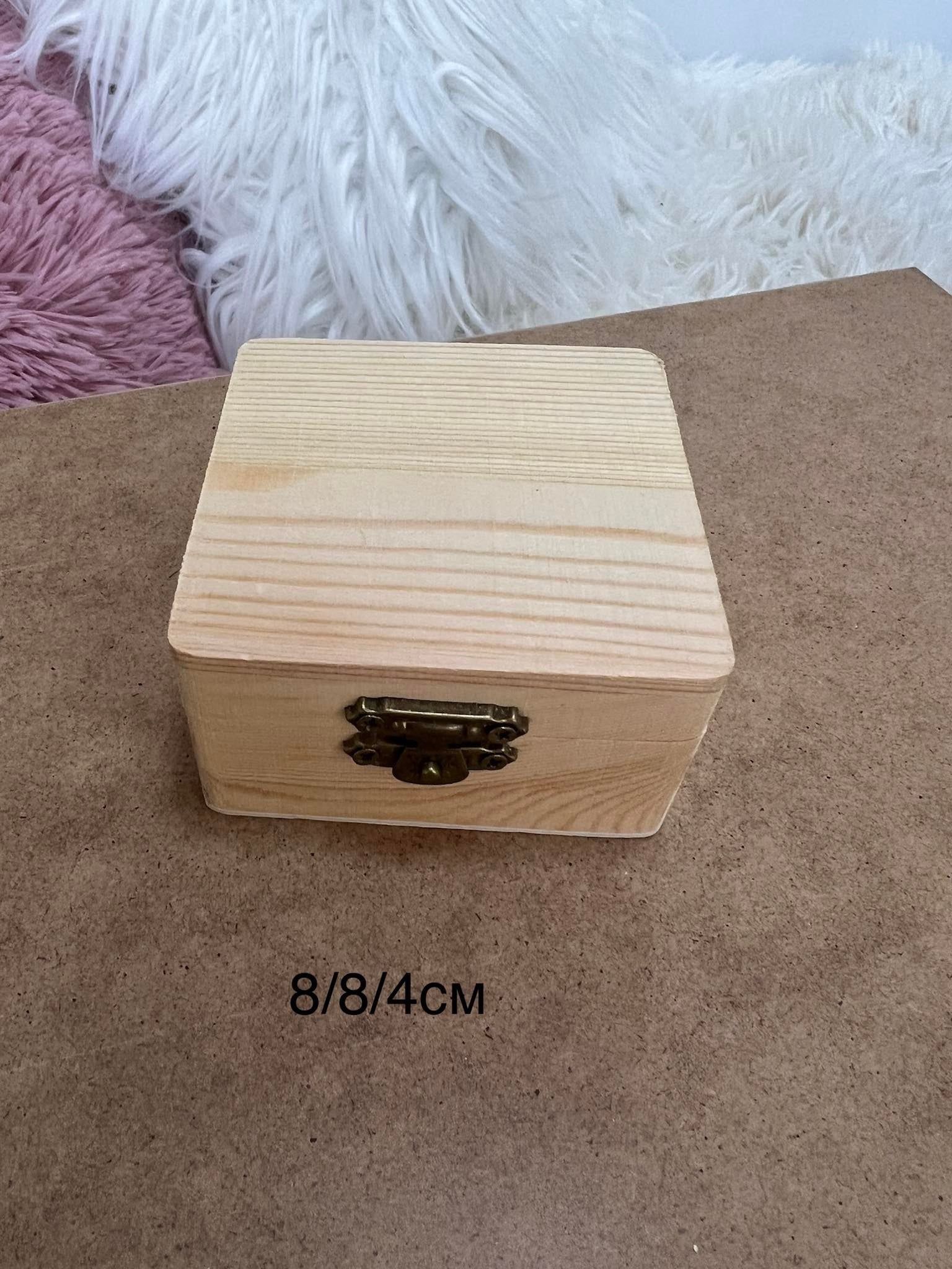 Дървена кутия квадрат 8/8/4