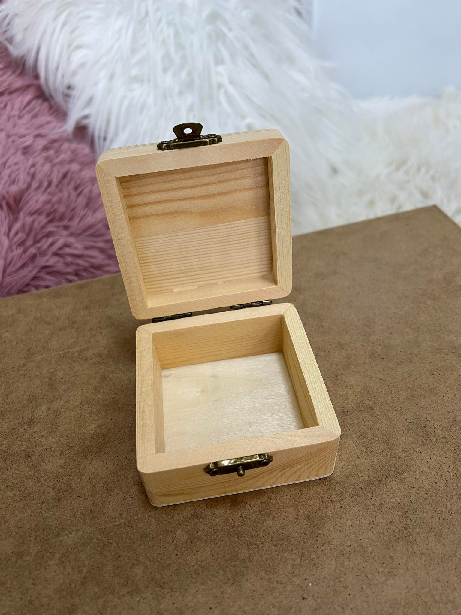 Дървена кутия квадрат 8/8/4