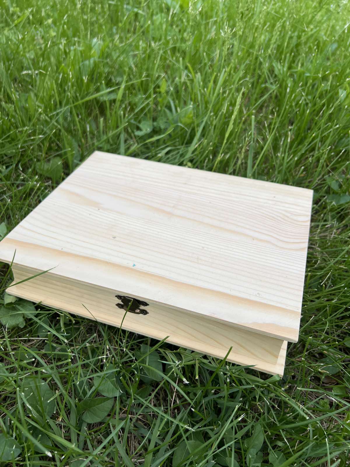 Дървена кутия книга