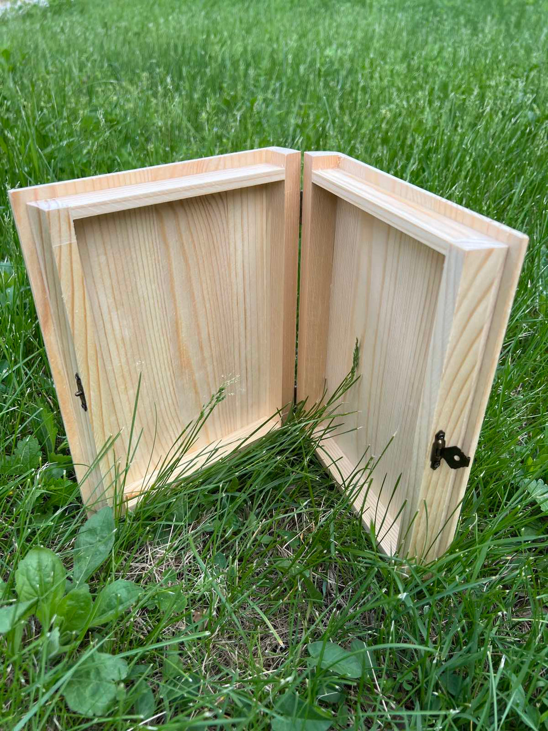 Дървена кутия книга