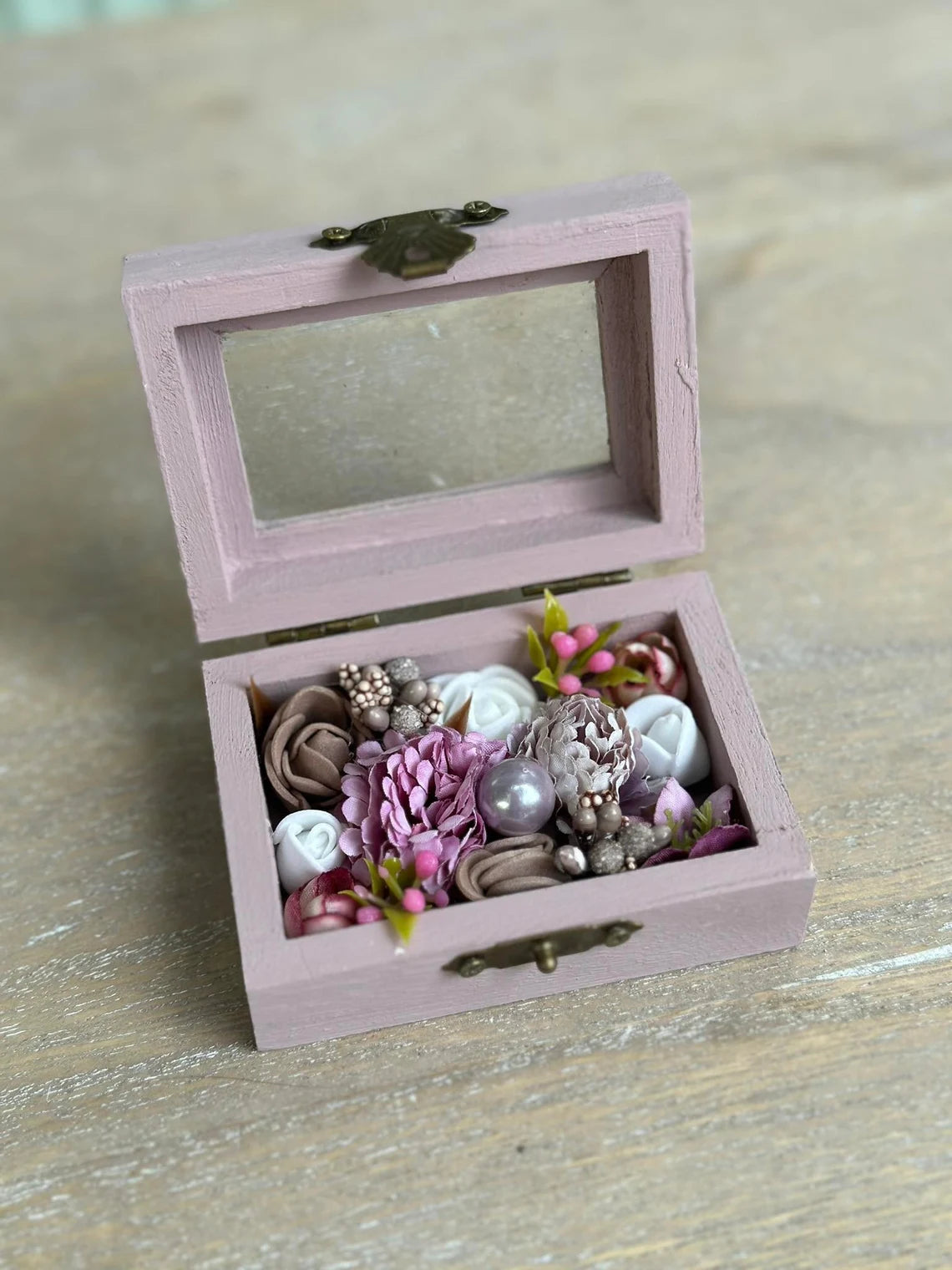 Кутия за пръстени с прозорец