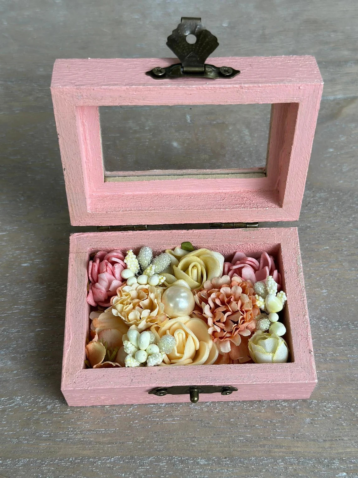 Кутия за пръстени с прозорец