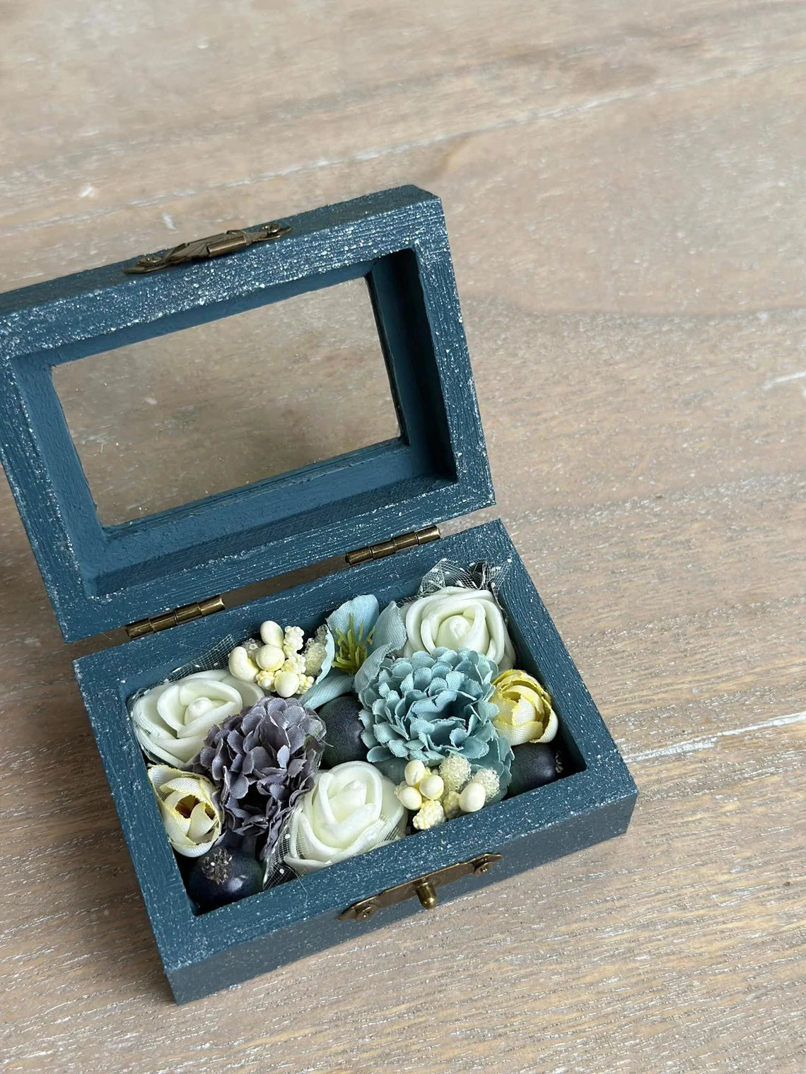 Кутия за пръстени с прозорец