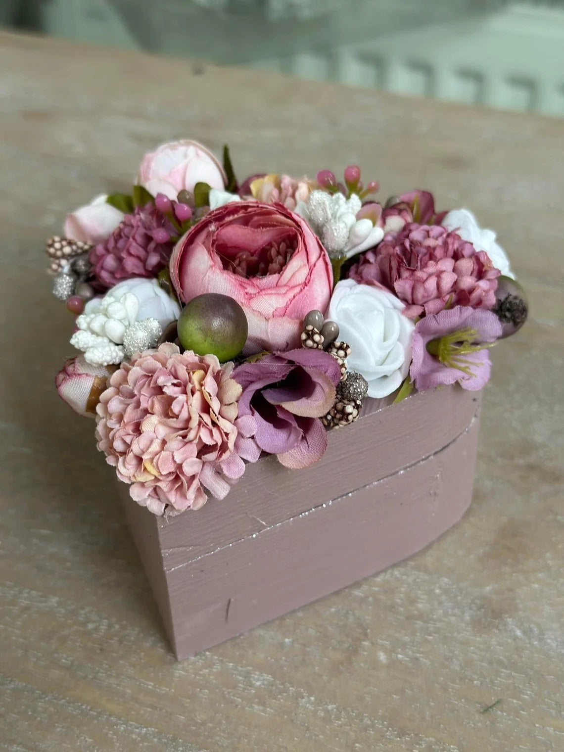 Декорирана кутия сърце