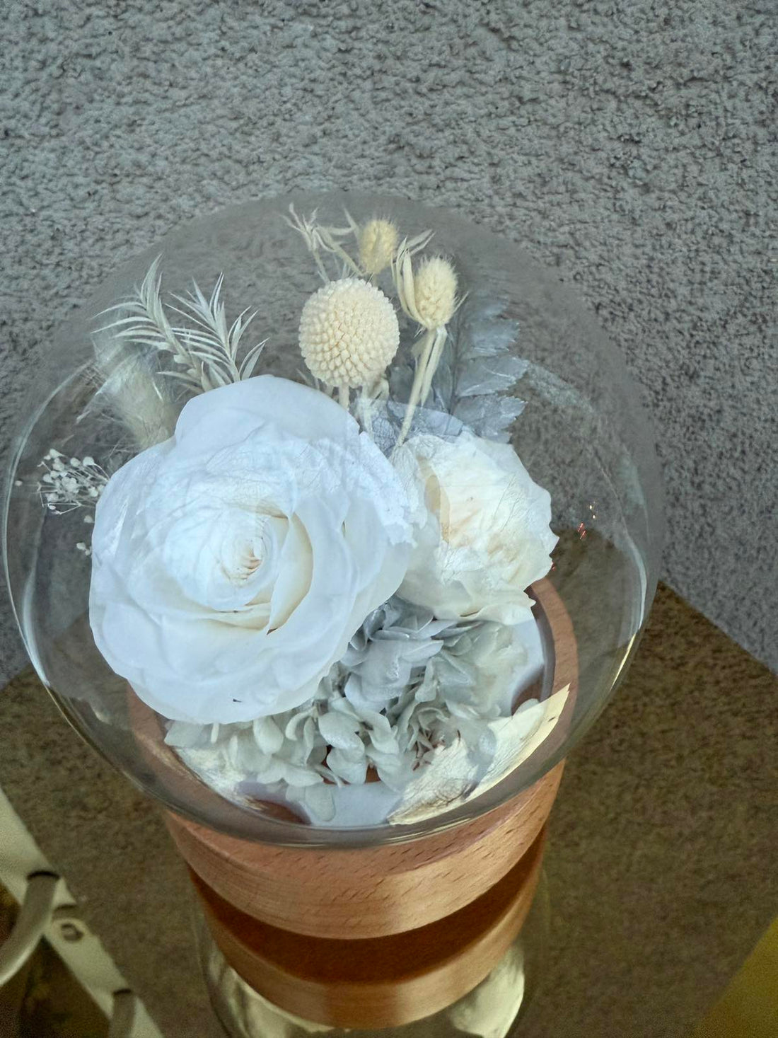 Вечна роза в музикална стъкленица