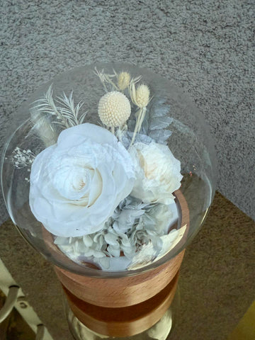 Вечна роза в музикална стъкленица