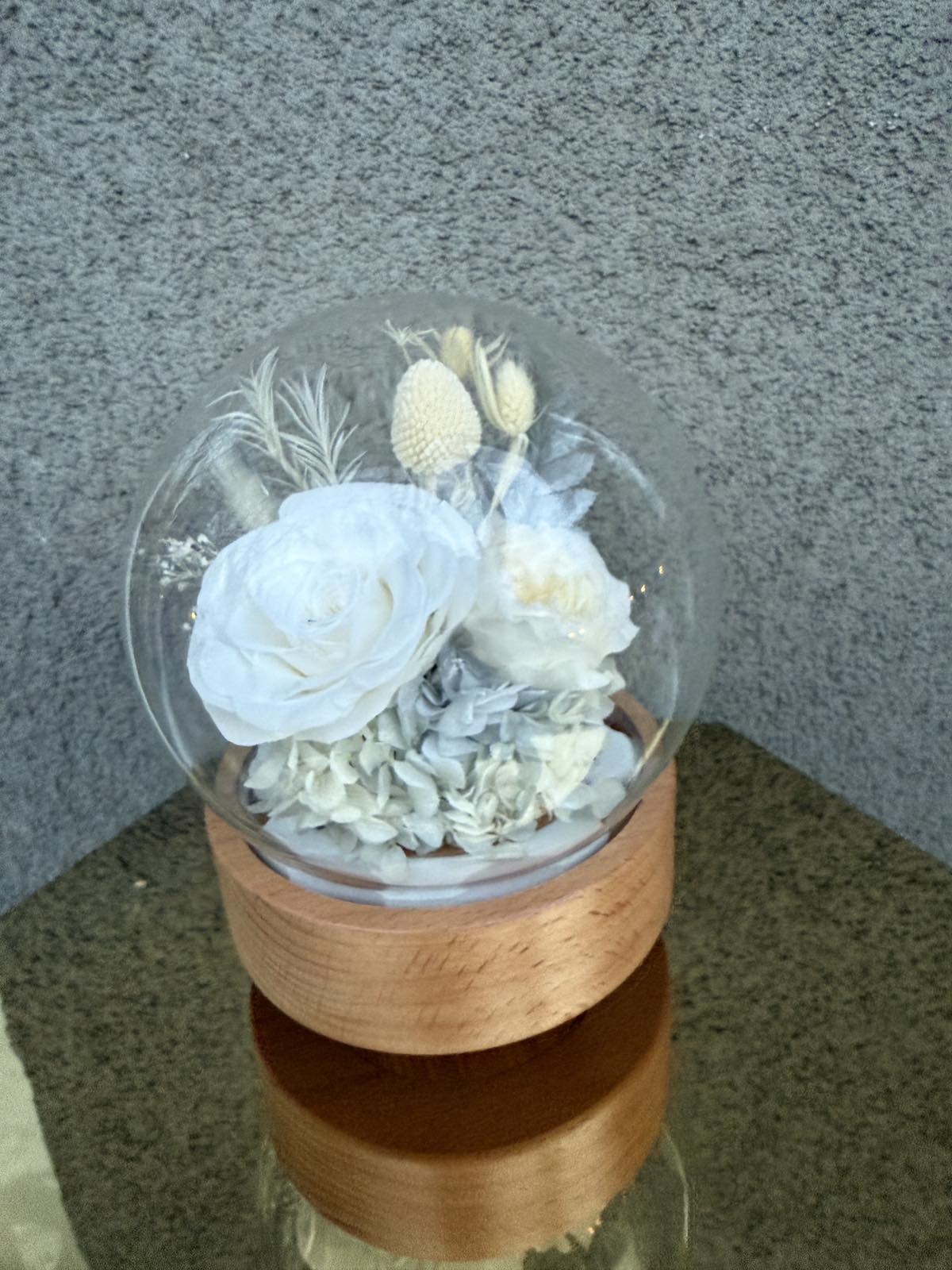 Вечна роза в музикална стъкленица