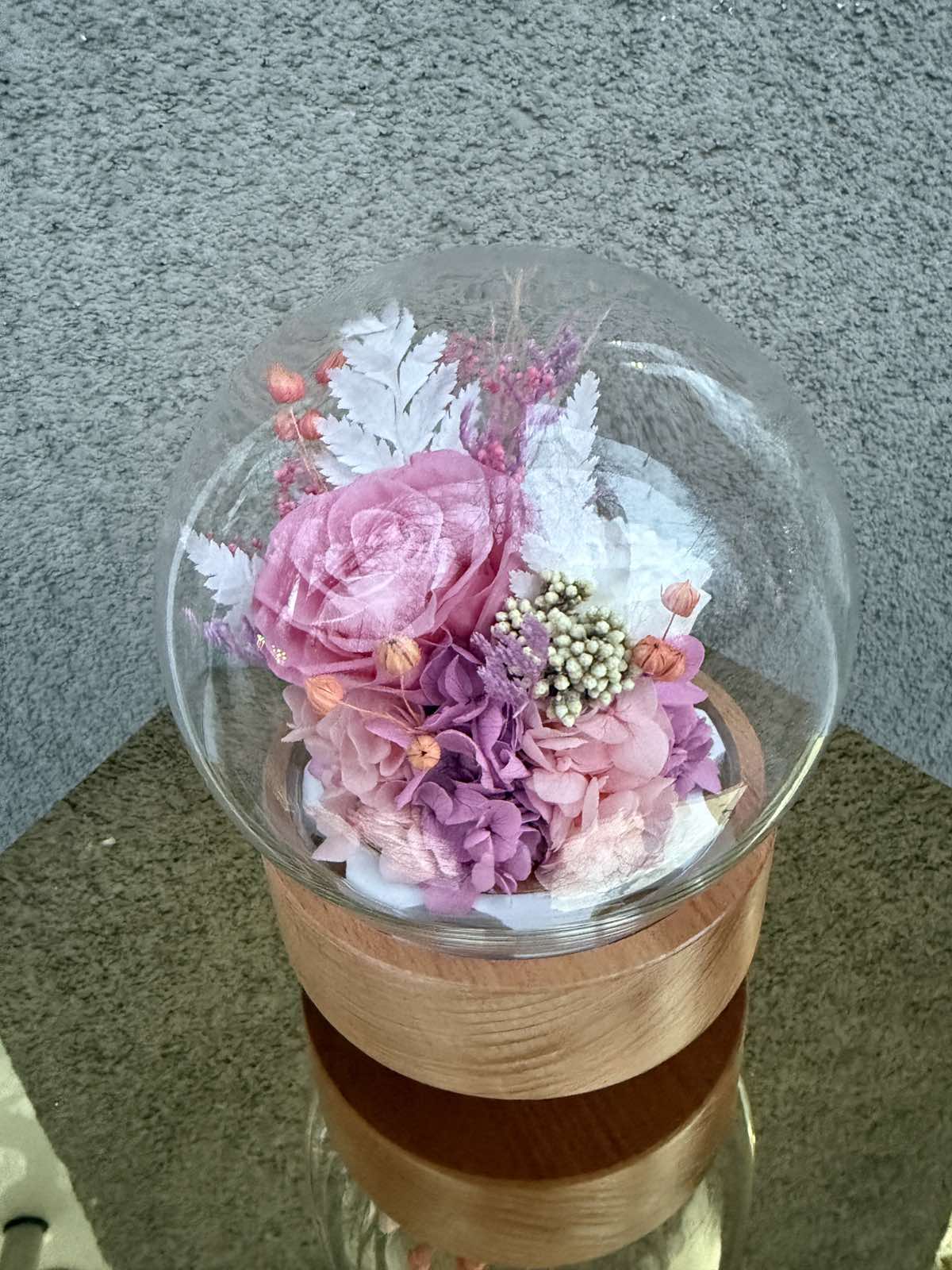 Вечна роза в музикална стъкленица