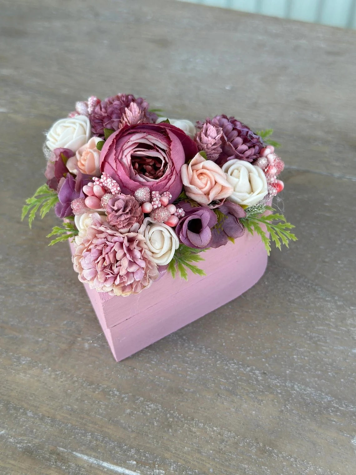 Декорирана кутия сърце