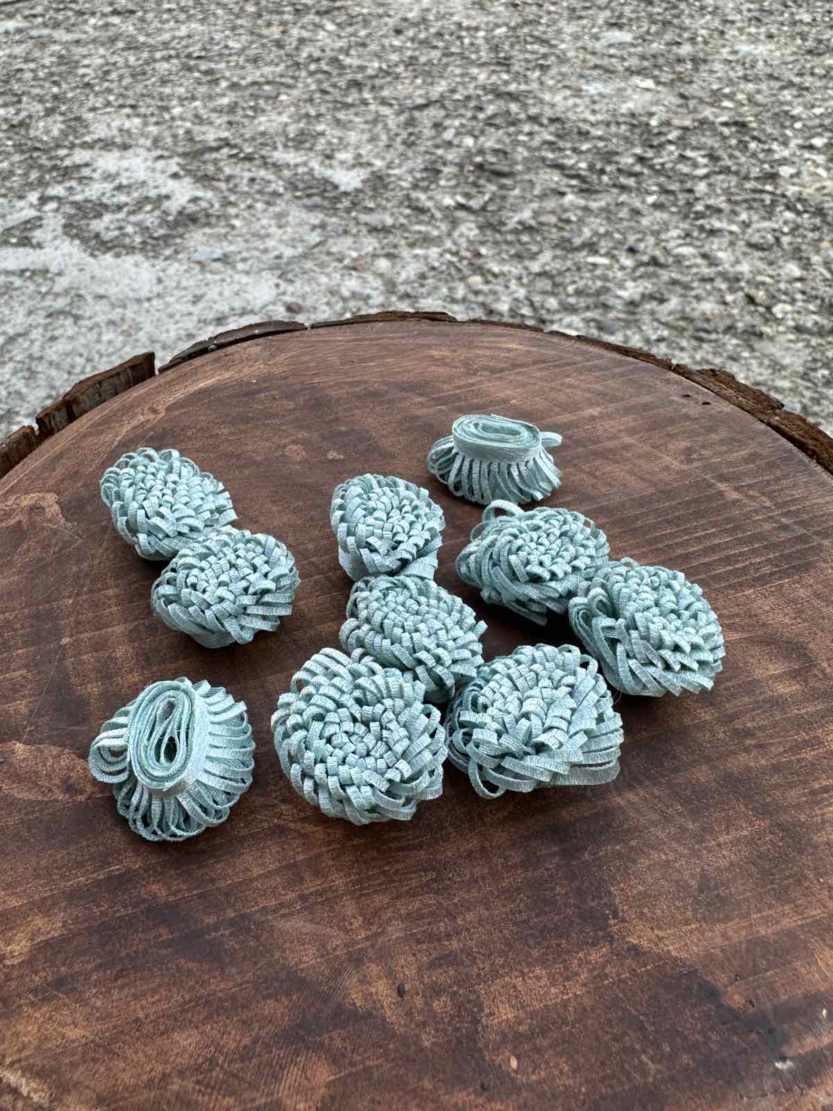 Сатенена хризантема главичка