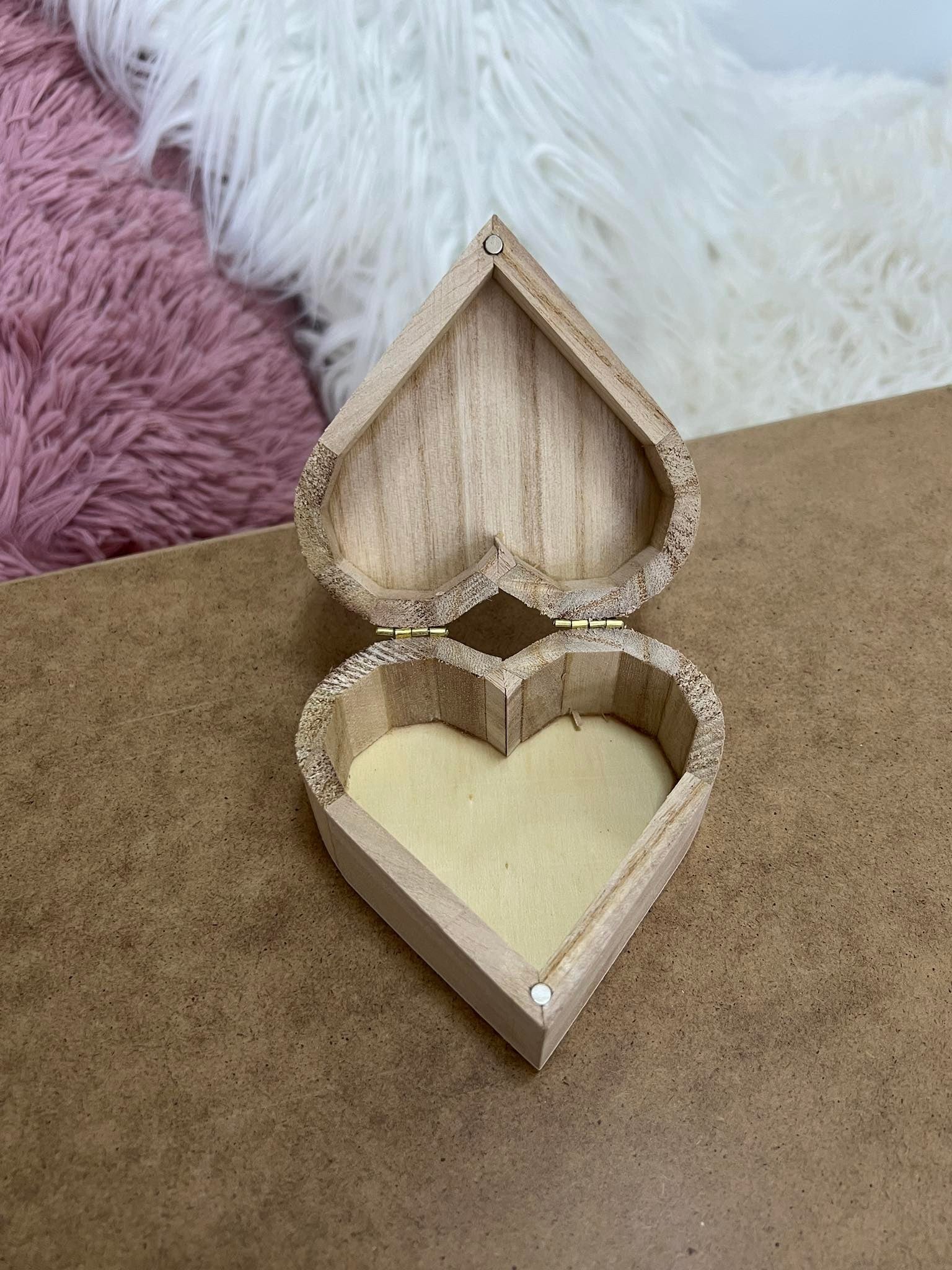 Дървена кутия сърце