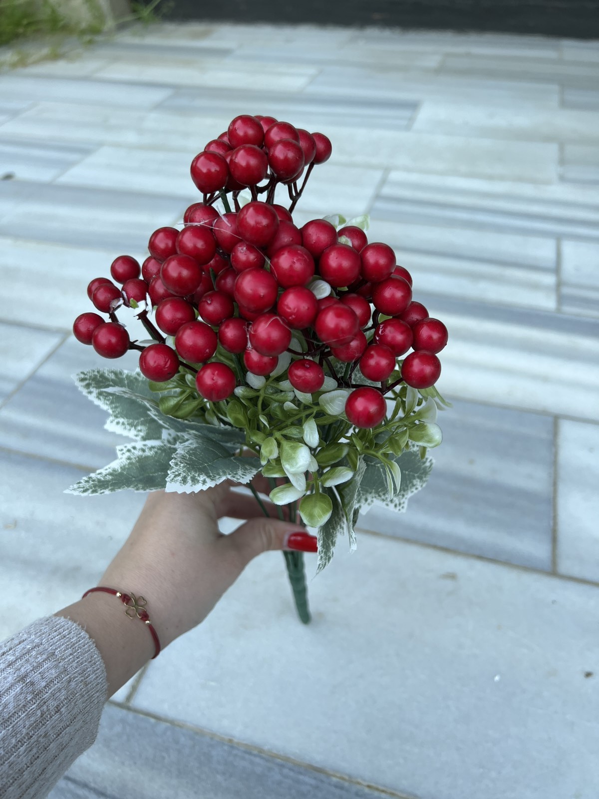 Зеленина с топчета букет малина