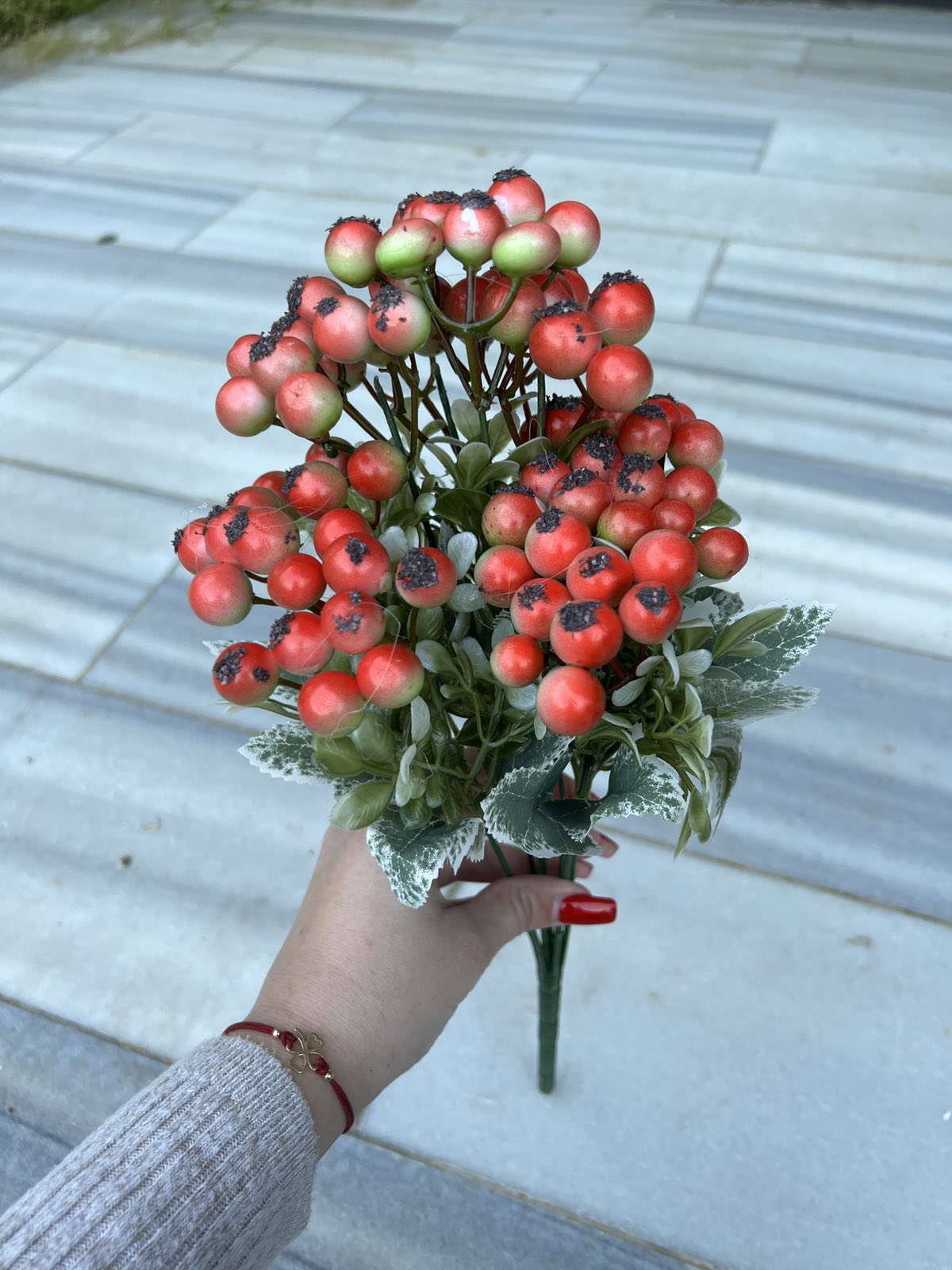 Зеленина с топчета букет оранжево