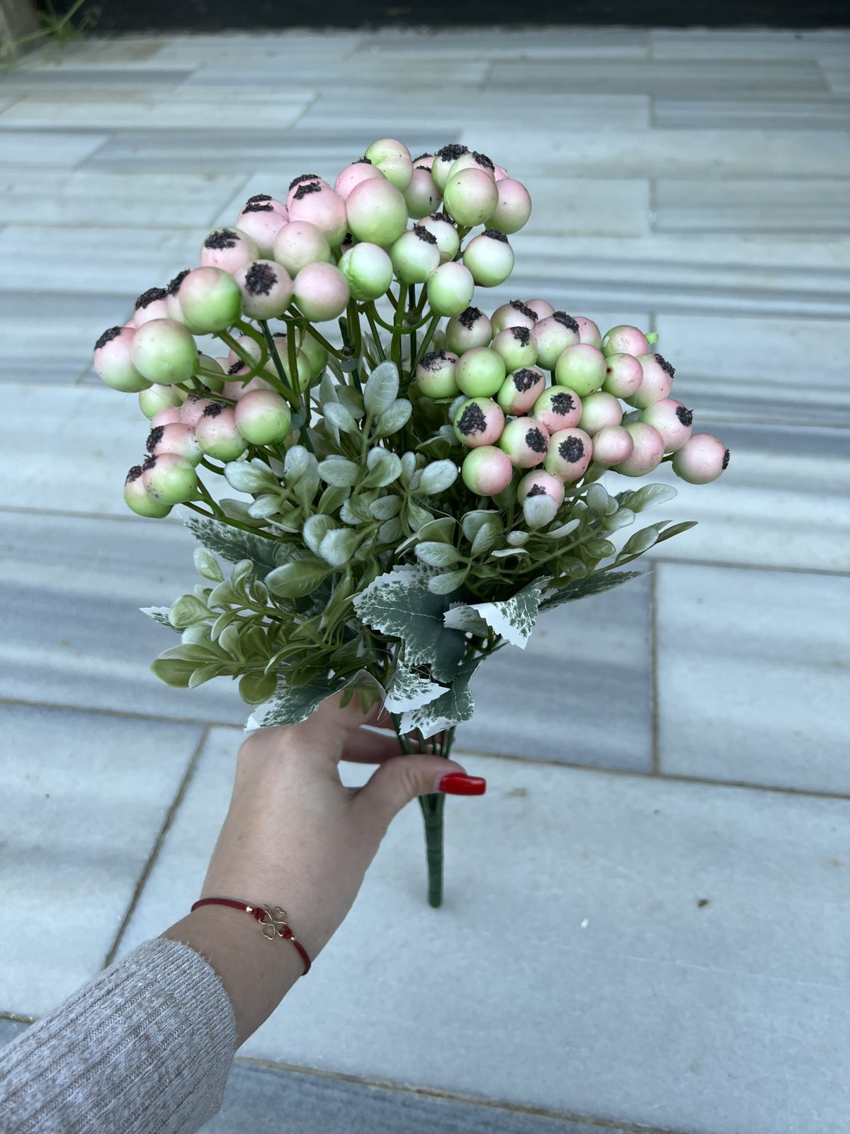 Зеленина с топчета букет розово