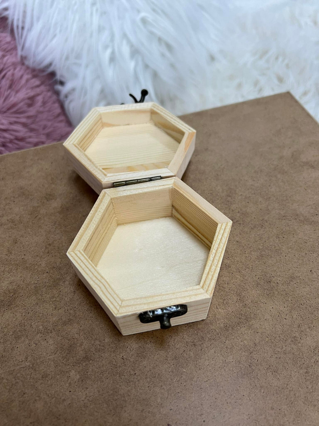 Дървена кутия шестограм