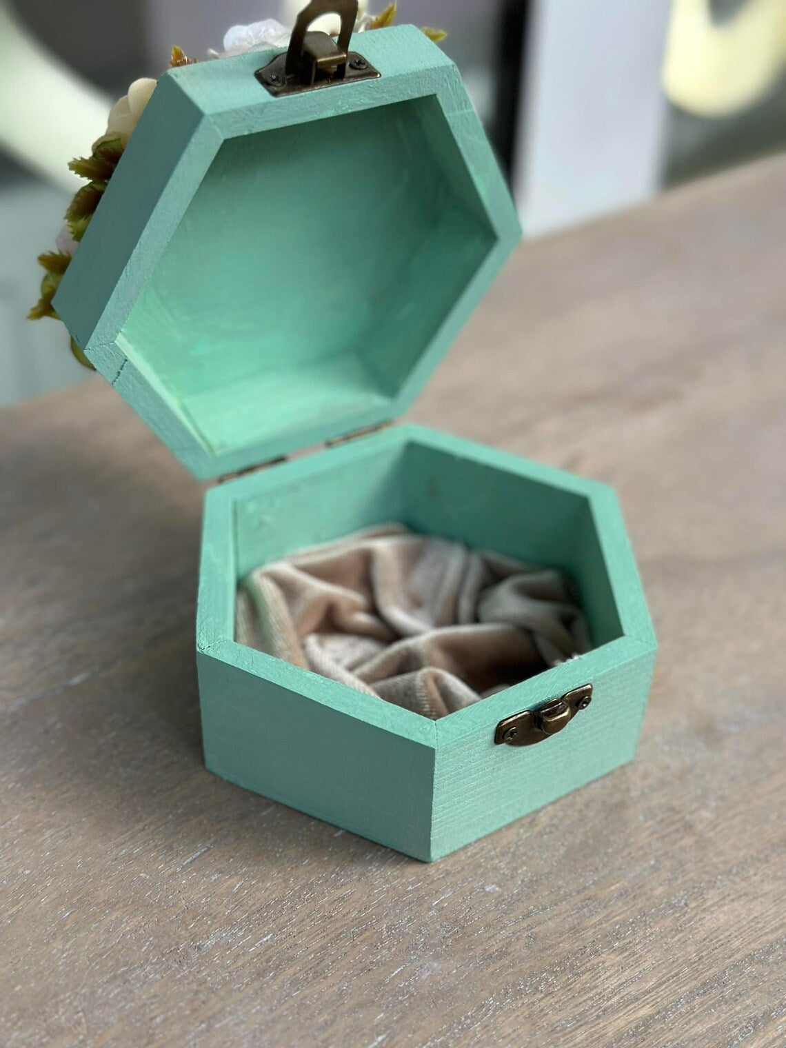 Декорирана кутия шестограм