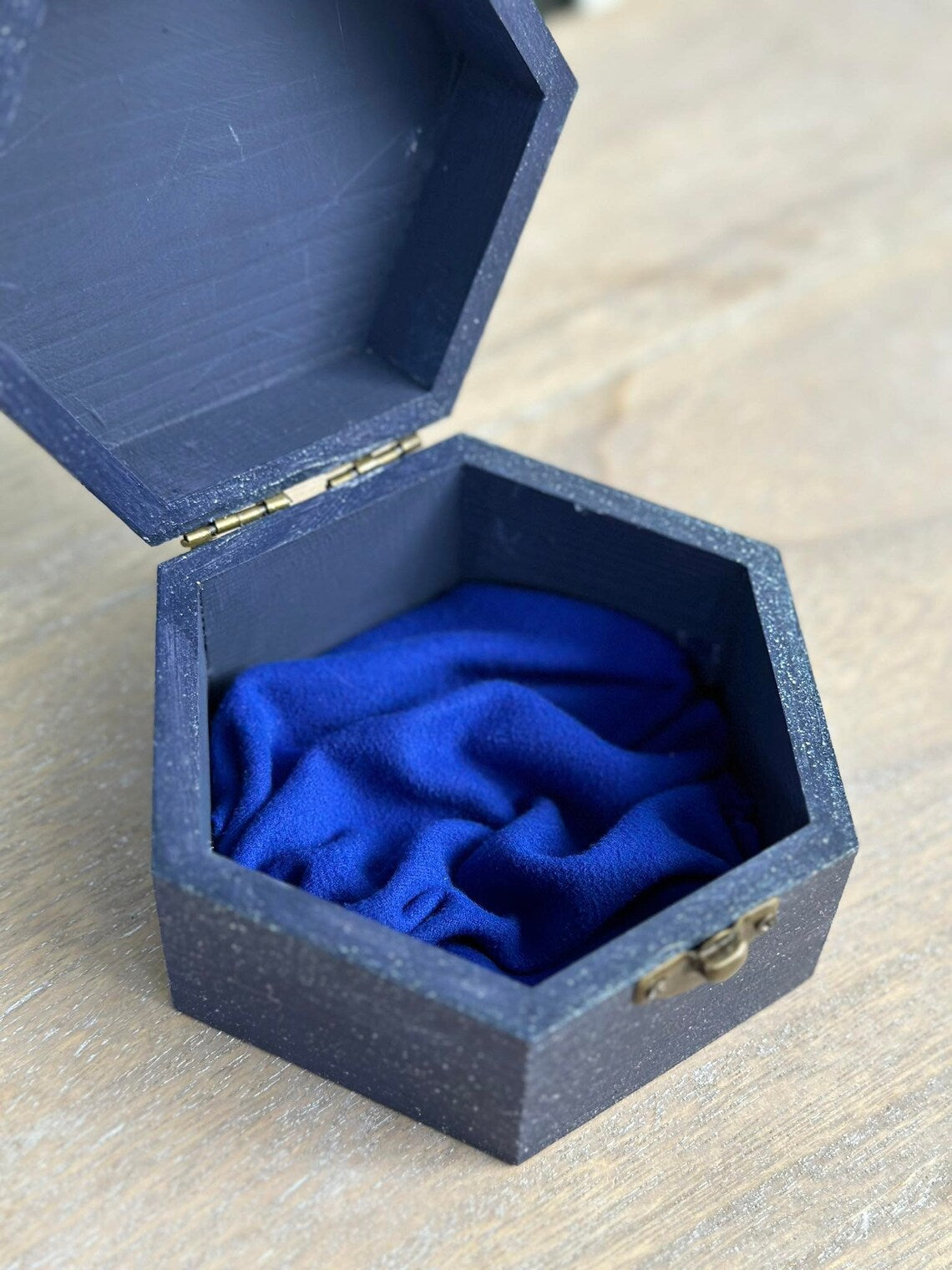 Декорирана кутия шестограм