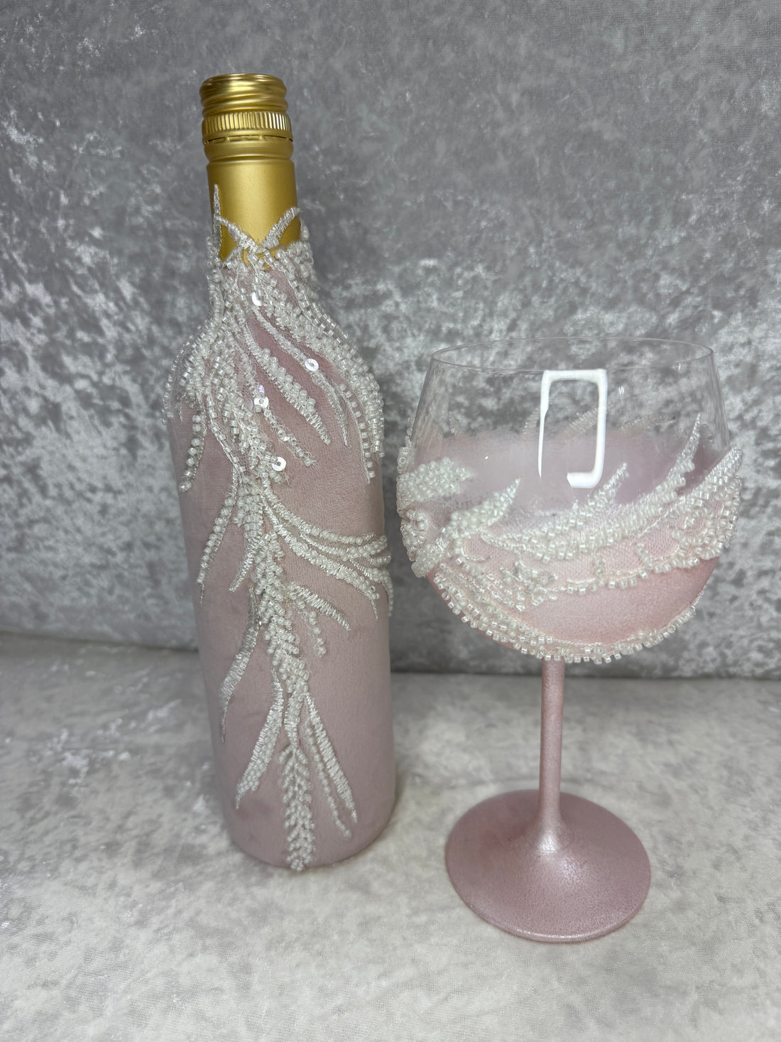 Сватбена чаша за вино „Пудрена елегантност“