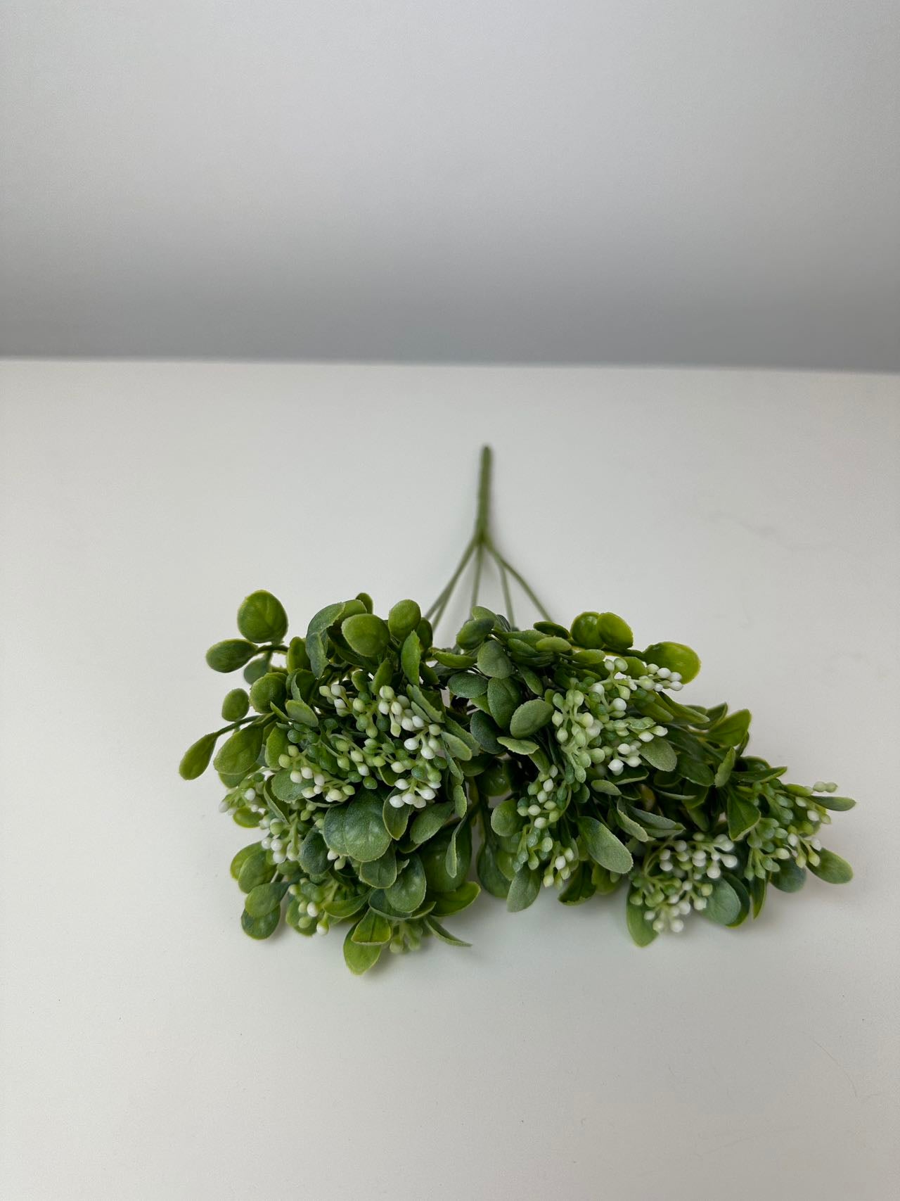 Дребни топчета бяло