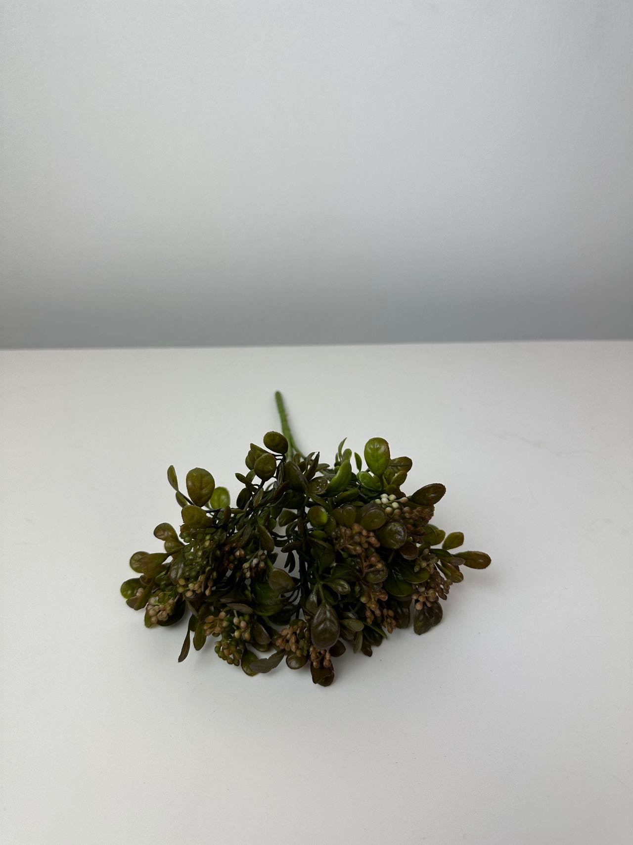 Дребни топчета кафяво