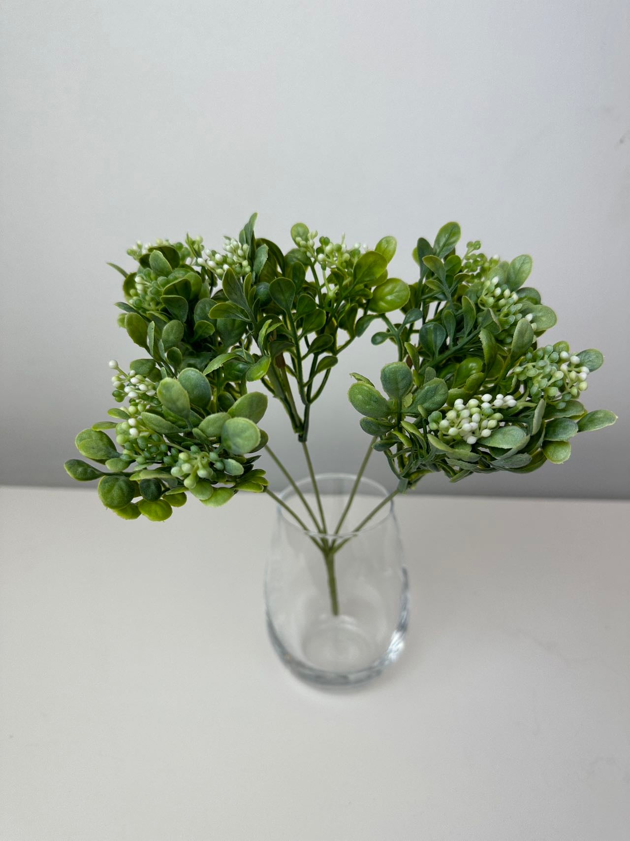 Дребни топчета бяло