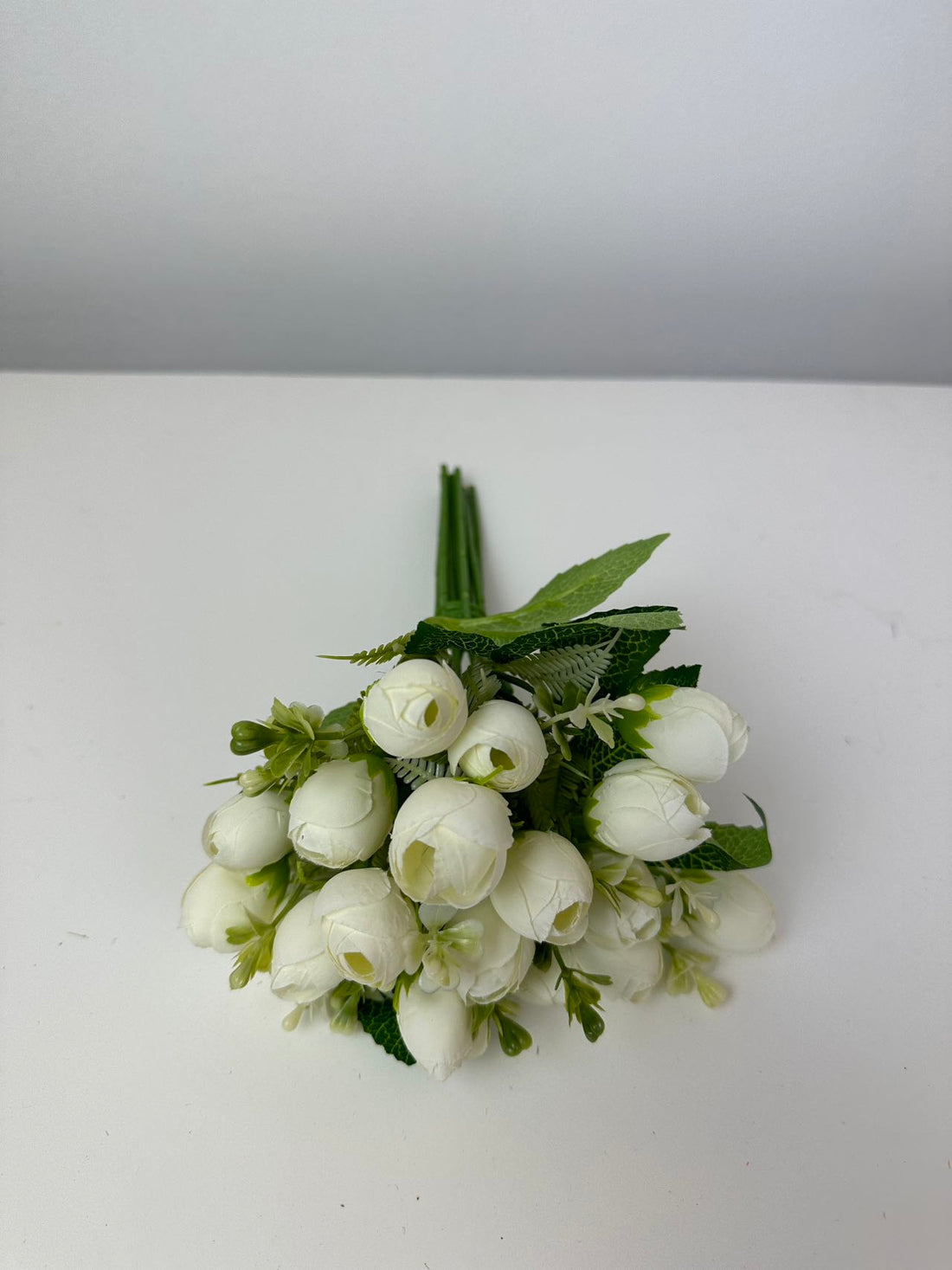 Изкуствени мини божури букет бяло