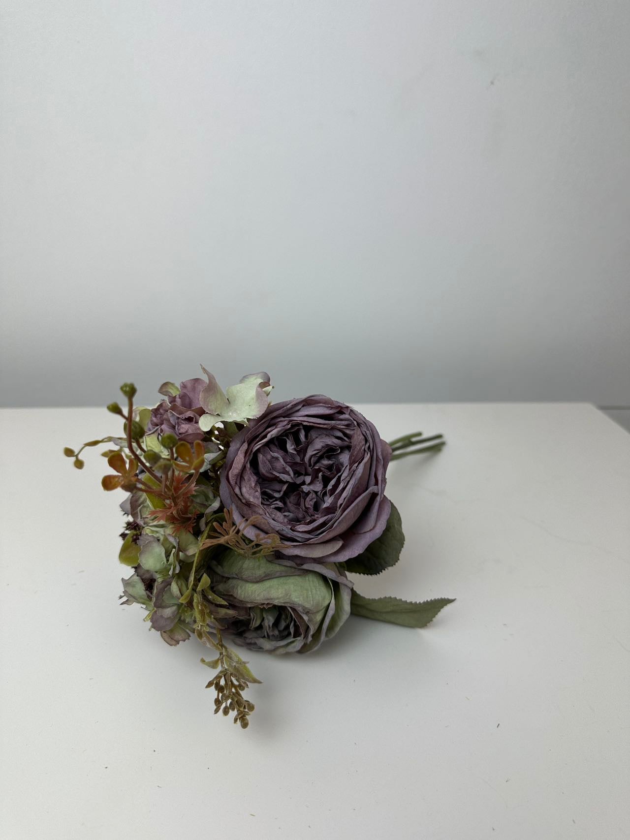 Букет градинска роза и хортензия лилаво