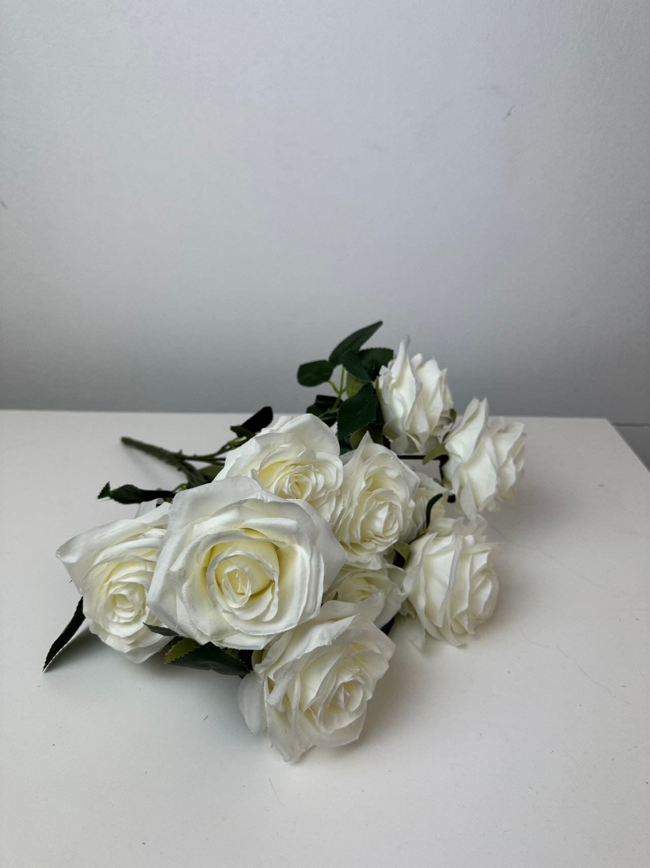 Изкуствена роза 10 глави бяла