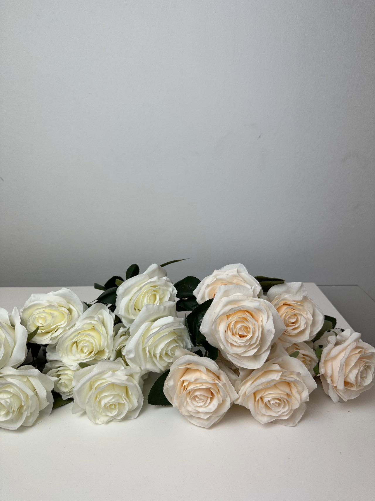 Изкуствена роза 10 глави бяла