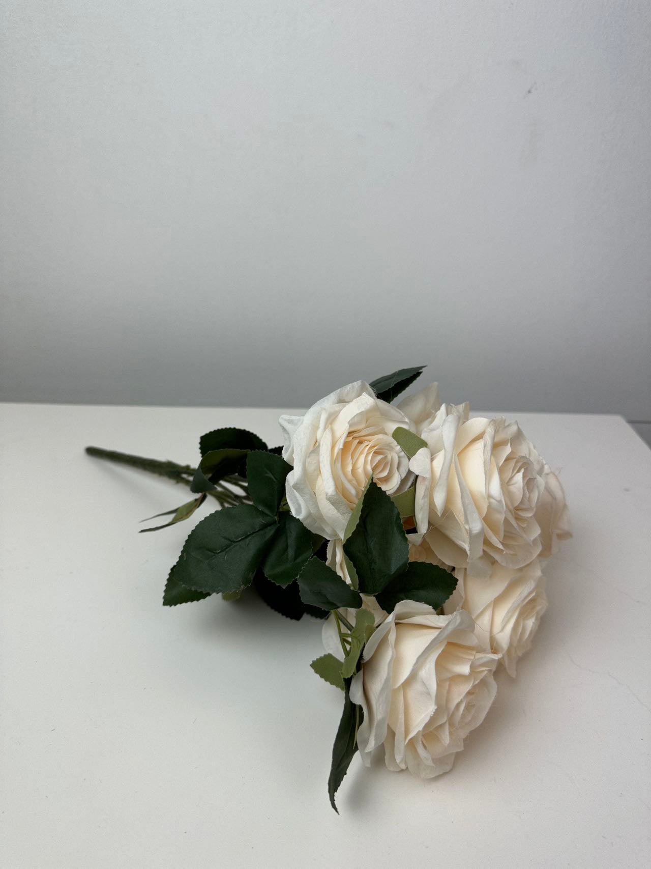 Изкуствена роза 10 глави пудра