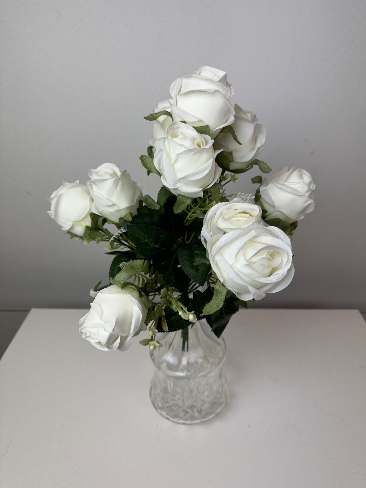 Роза 12 глави бяла