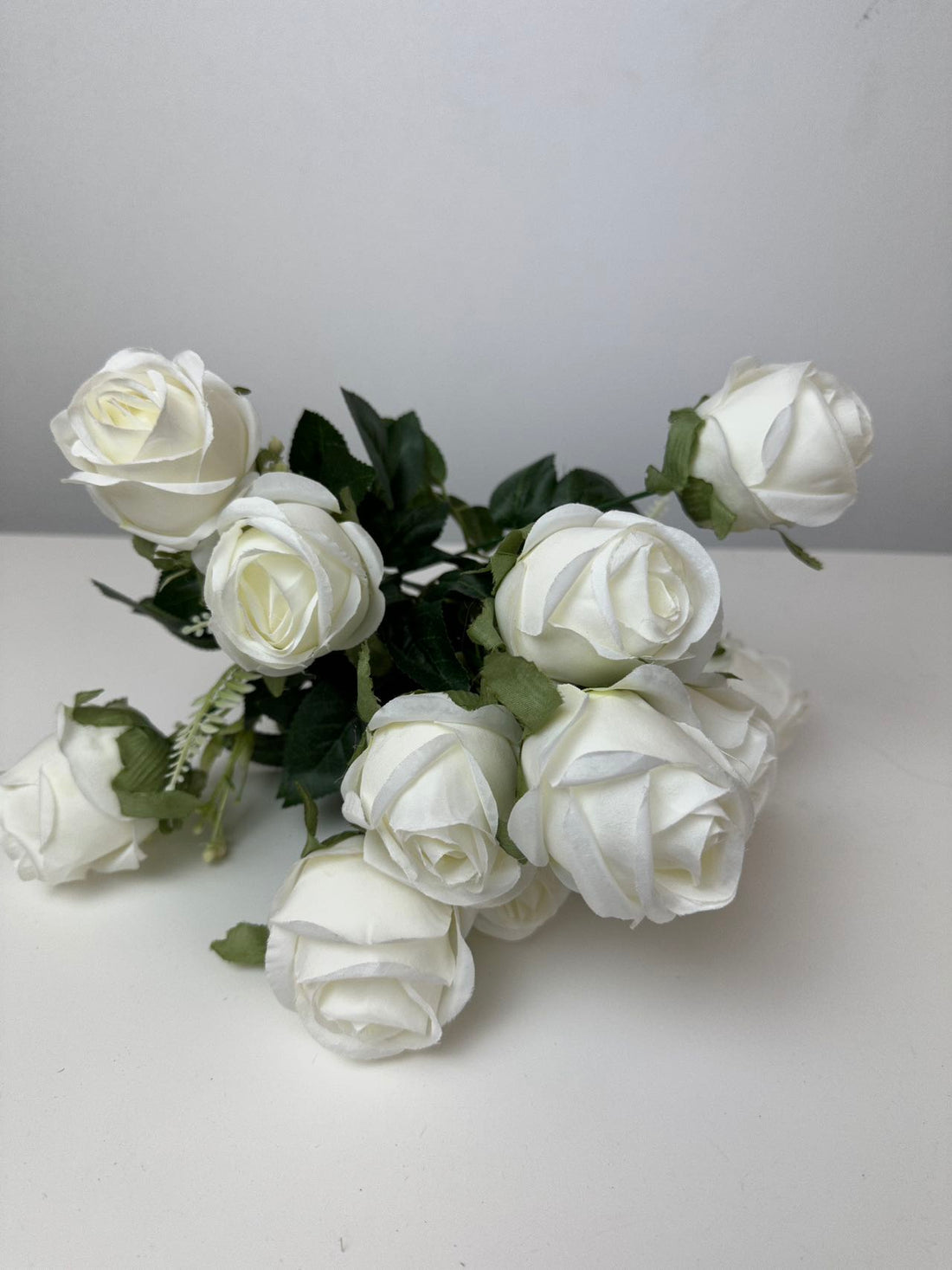 Роза 12 глави бяла