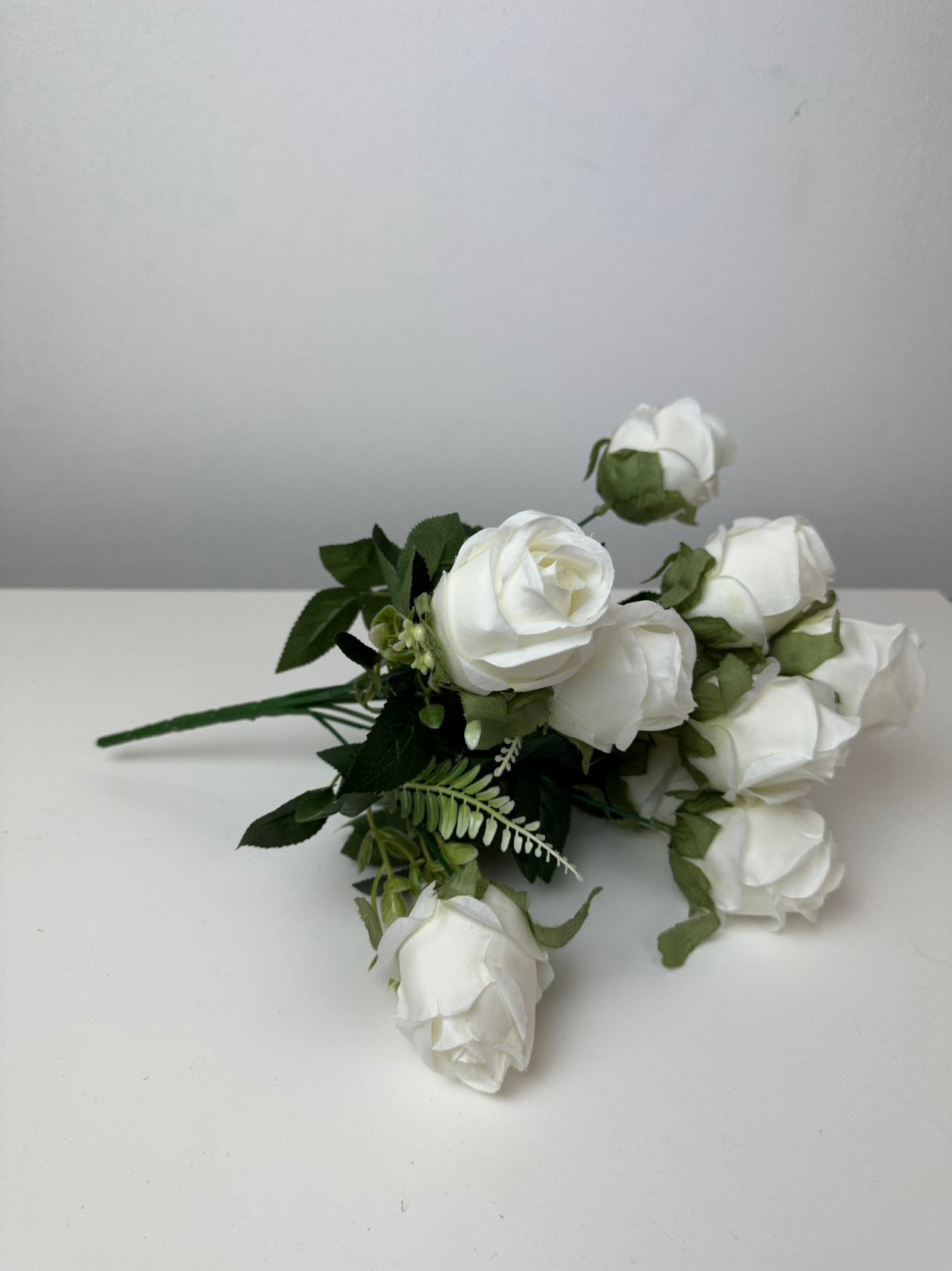 Роза 12 глави бяла