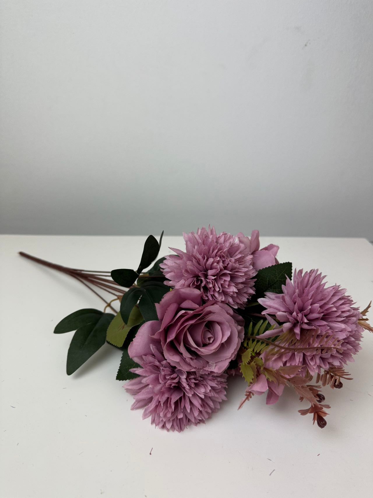 Хризантема с роза пепел