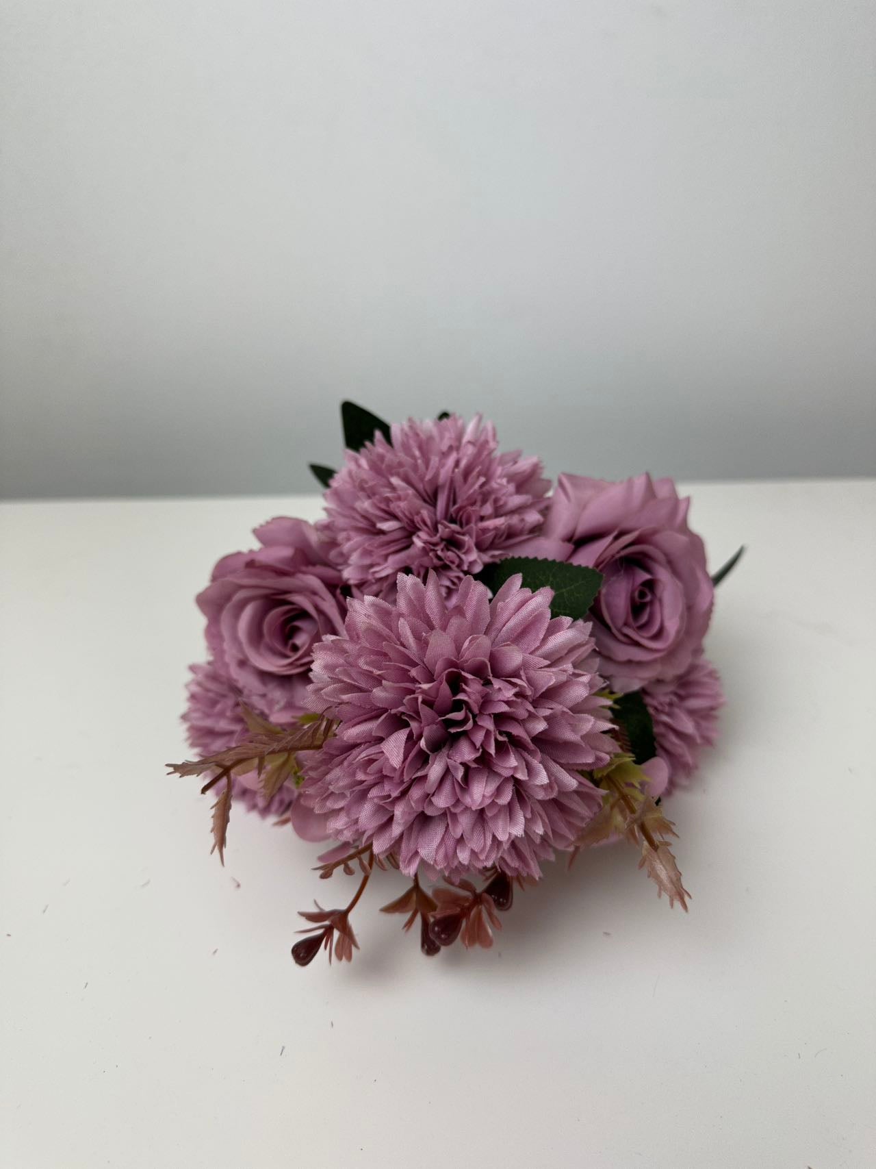 Хризантема с роза пепел