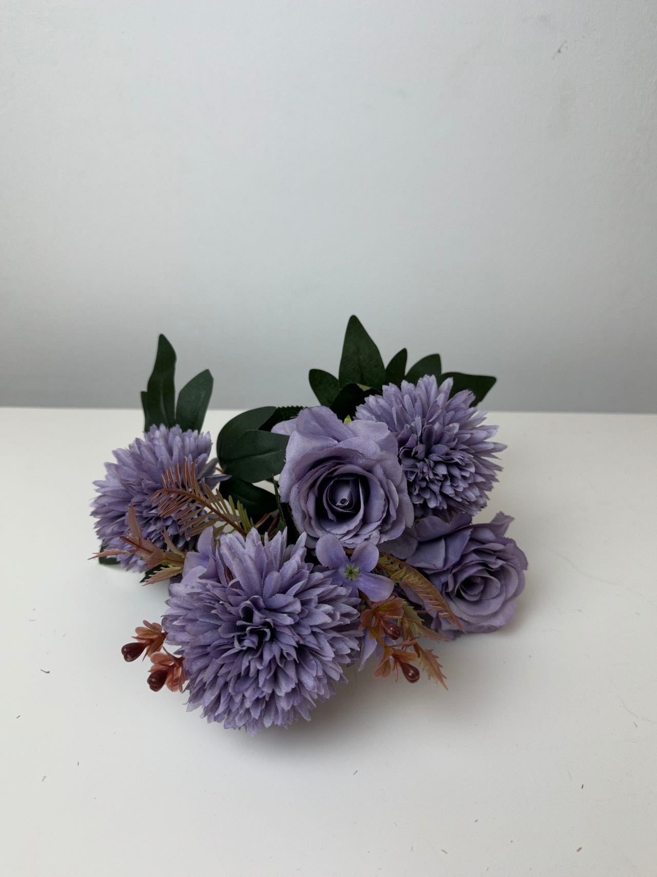 Хризантема с роза лила