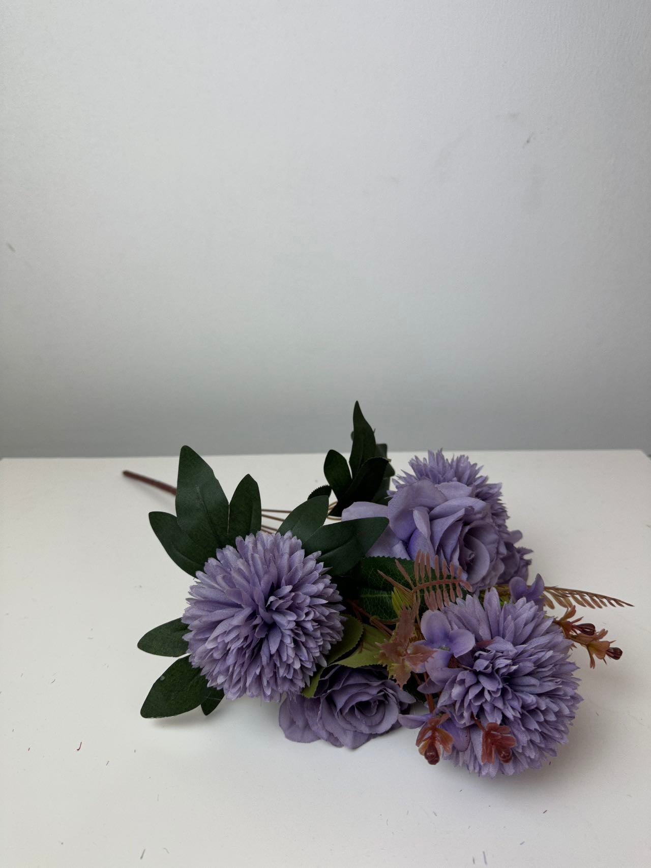 Хризантема с роза лила