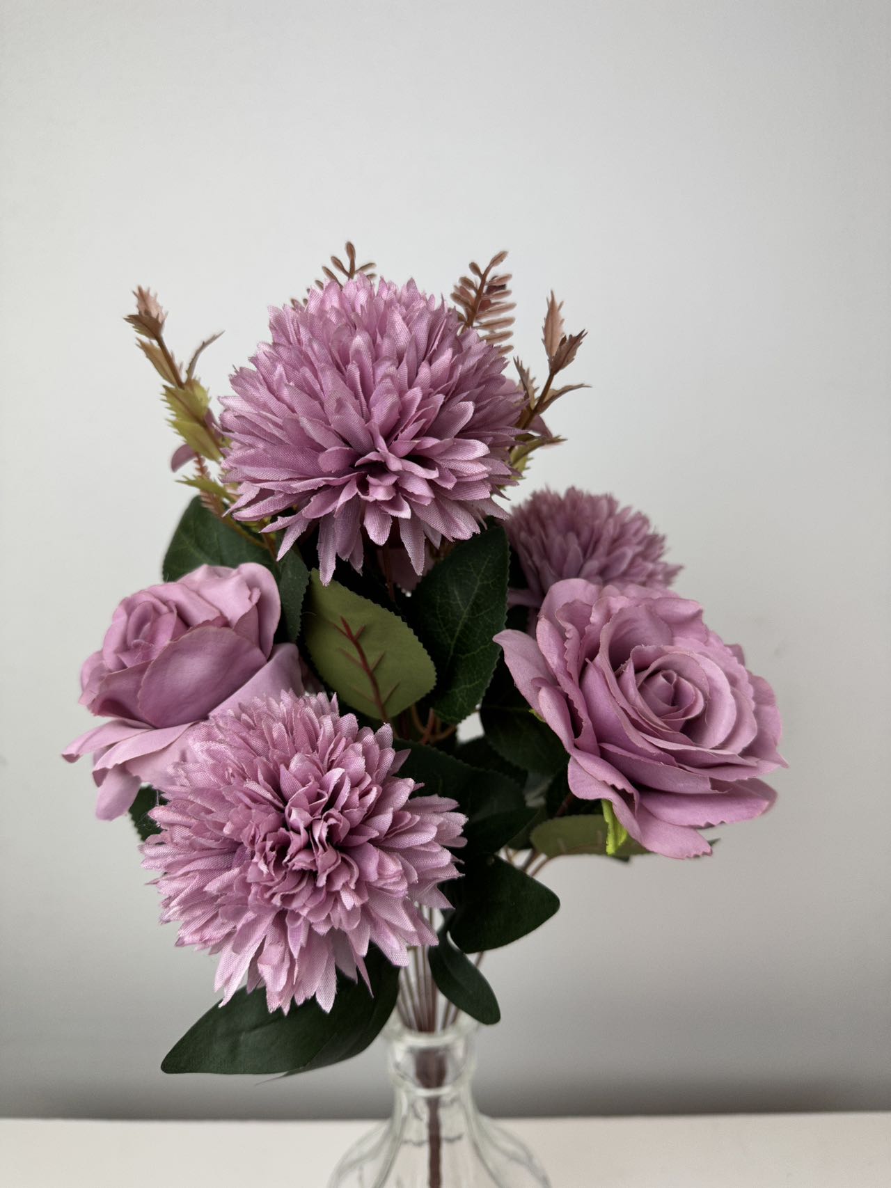 Хризантема с роза пепел