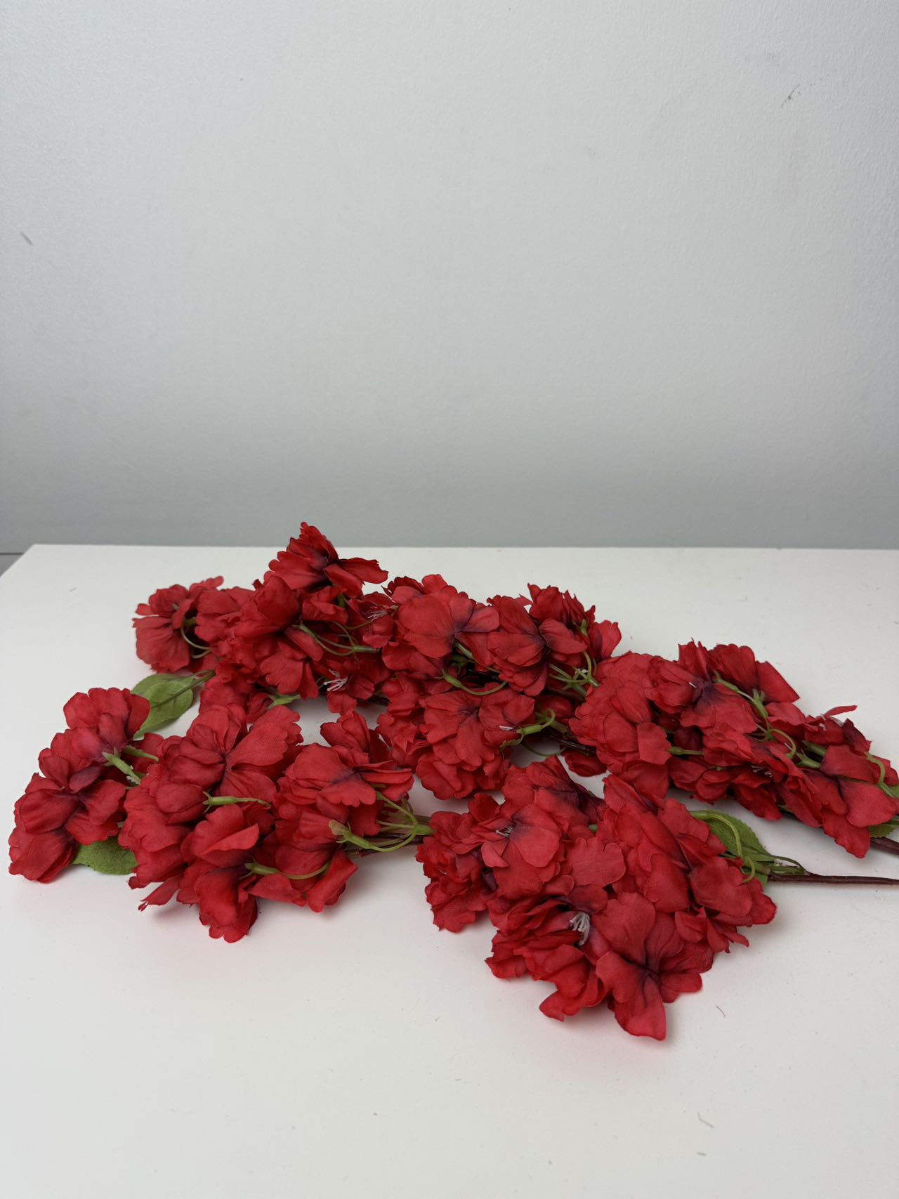 Вишнев цвят червен